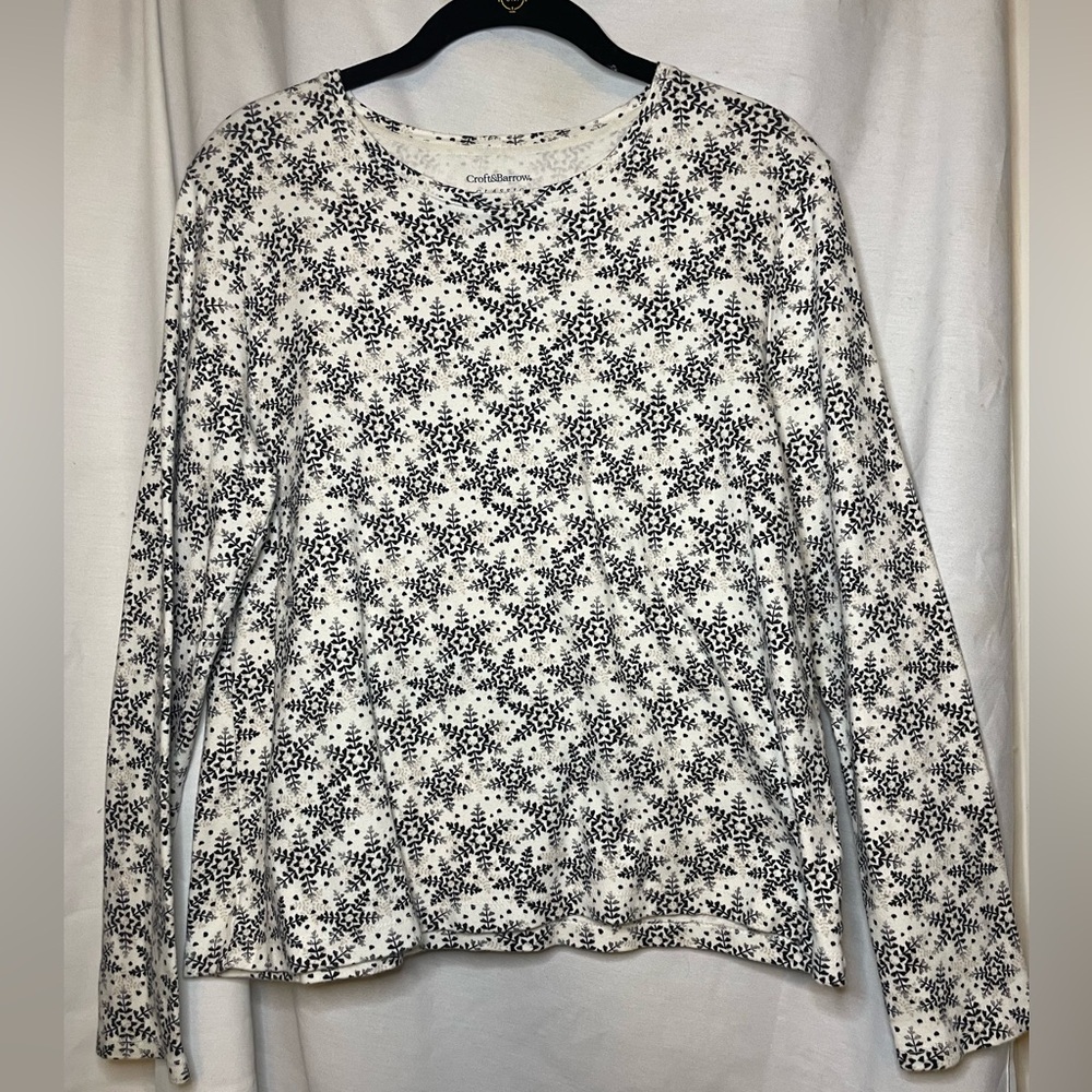 Croft&Barrow Classic Tee White w Navy Snowflake Printed Long Sleeve Shirt Size L